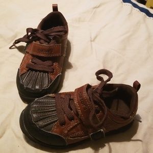 CARTERS 10 W brown formal boys shoes